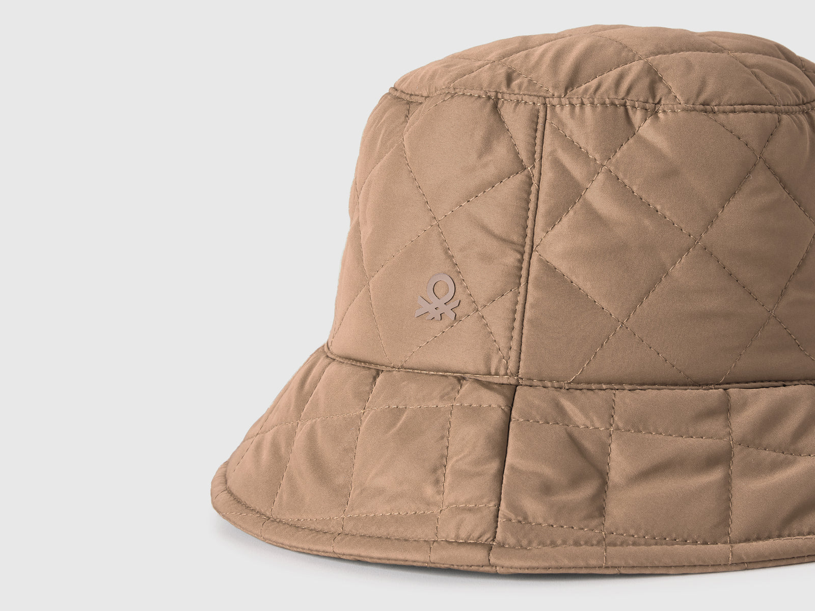 Cappello trapuntato stile pescatore da donna beige 3 | Benetton Outlet