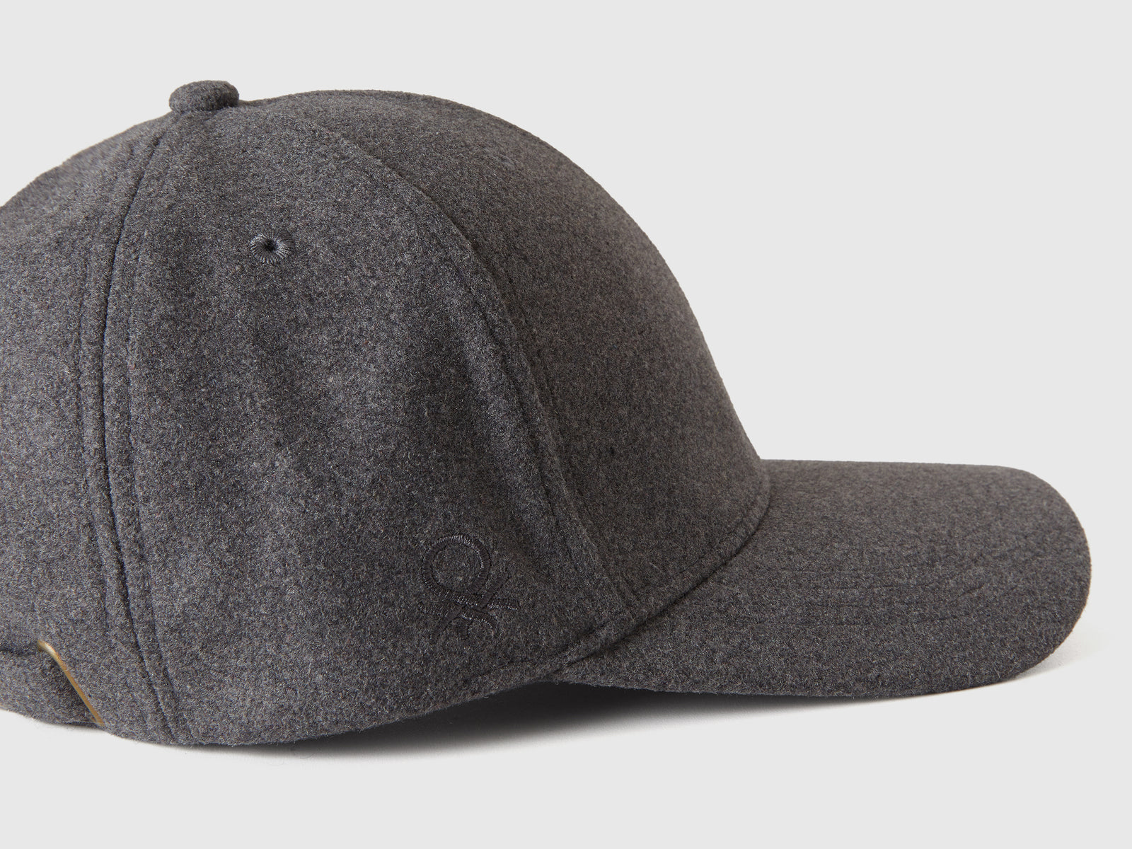 Cappello con visiera in panno da donna grigio scuro 4 | Benetton Outlet