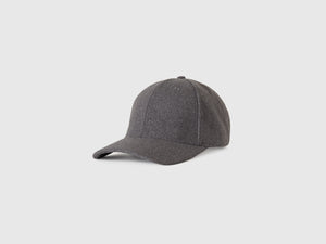 Cappello con visiera in panno