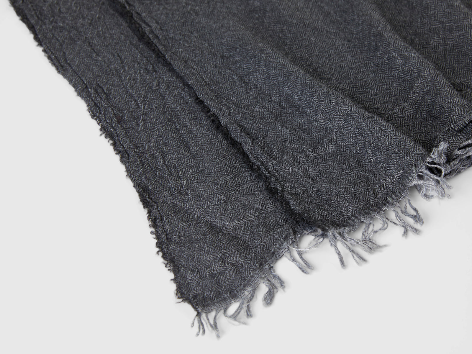 Bufanda ligera de mezcla de viscosa da donna nero 2 | Benetton Outlet