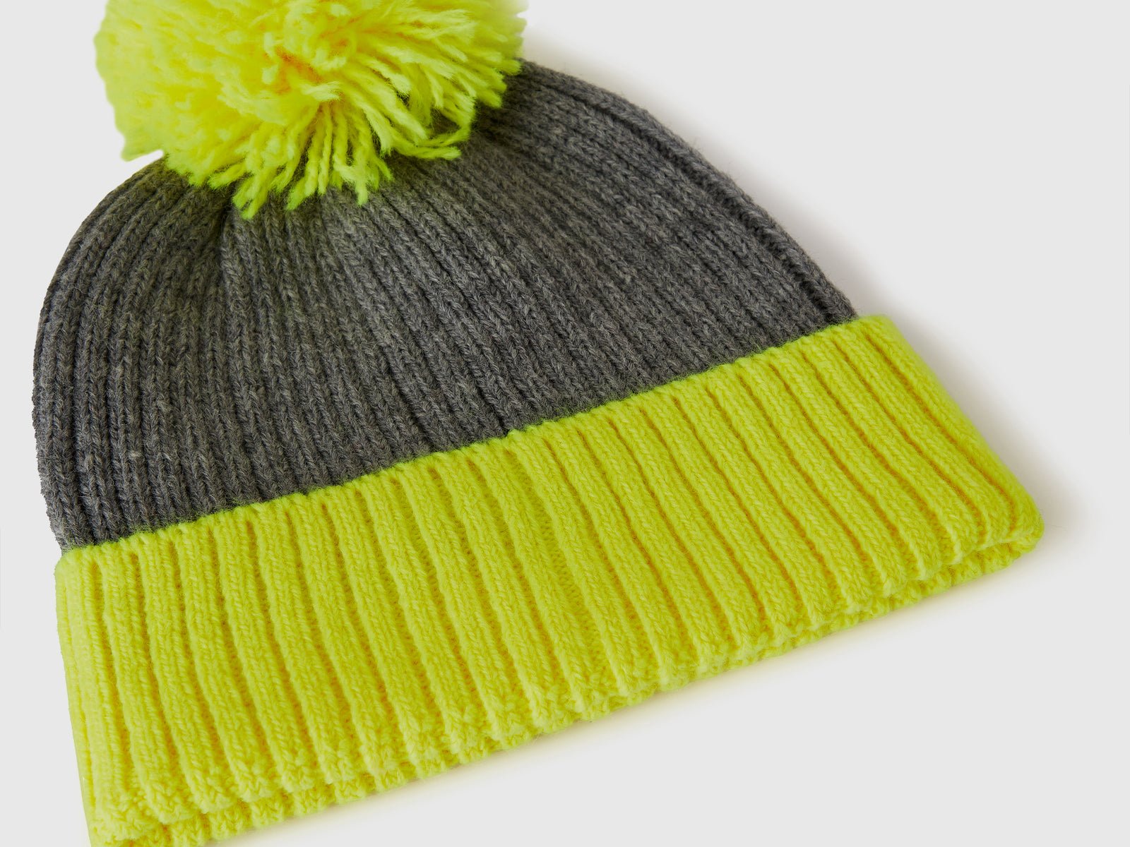 Cappello con dettagli da donna giallo fluo 3 | Benetton Outlet
