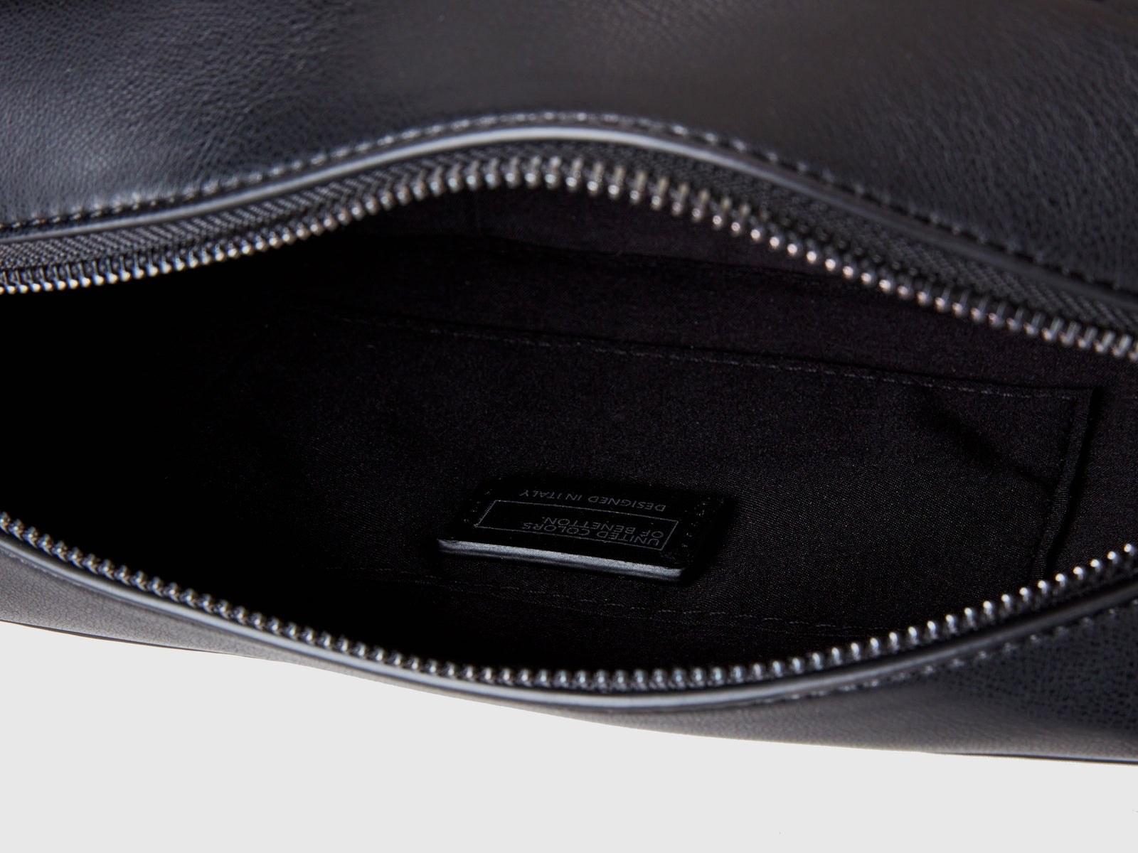 Borsa a tracolla in tessuto spalmato da donna nero 3 | Benetton Outlet