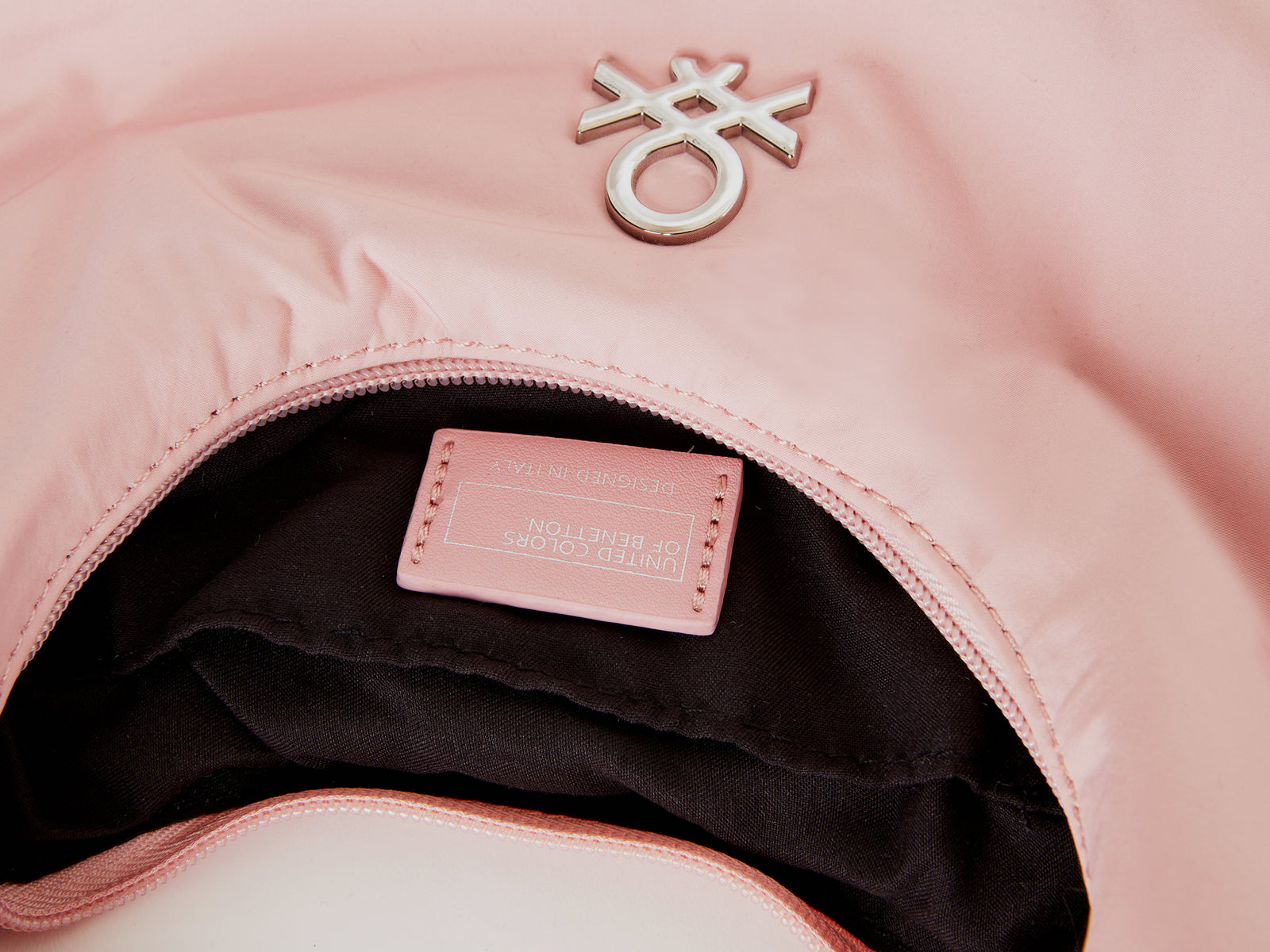 Borsa a spalla a mezzaluna da donna rosa tenue 3 | Benetton Outlet