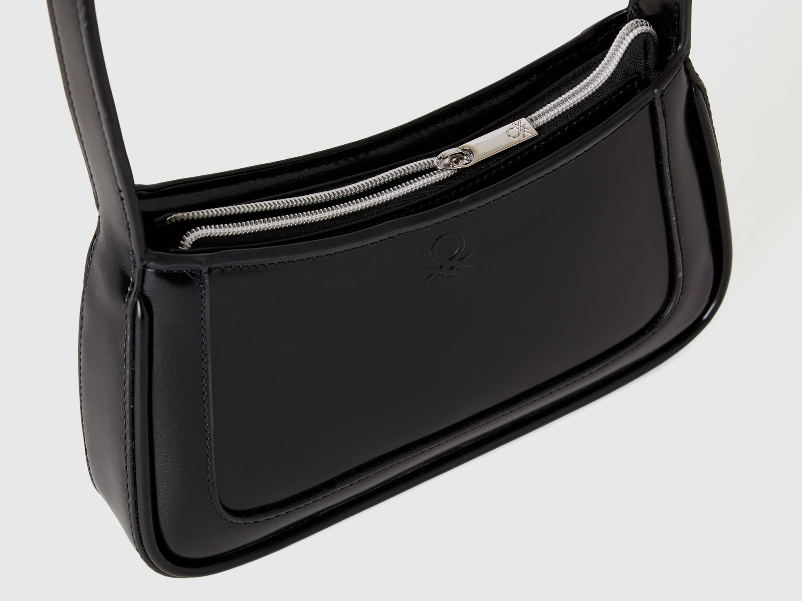 Borsa a spalla in tessuto spalmato da donna nero 3 | Benetton Outlet