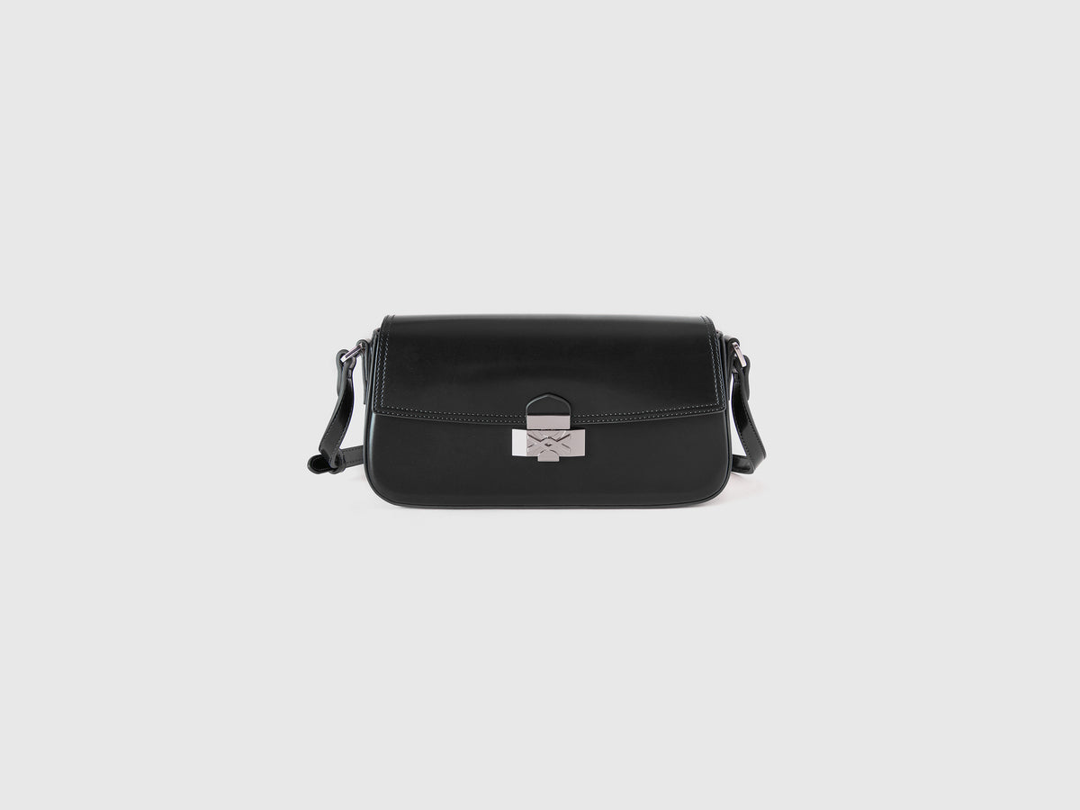 Bolso baguette de charol