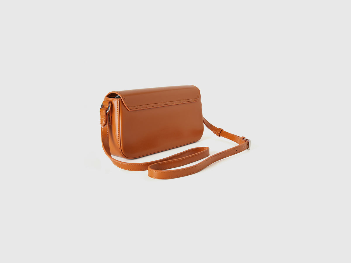 Borsa baguette effetto vernice