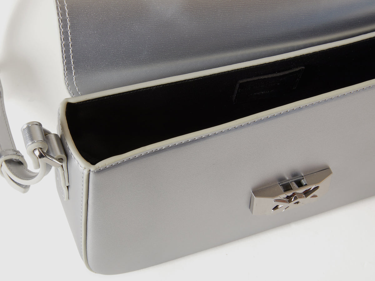 Borsa baguette effetto vernice