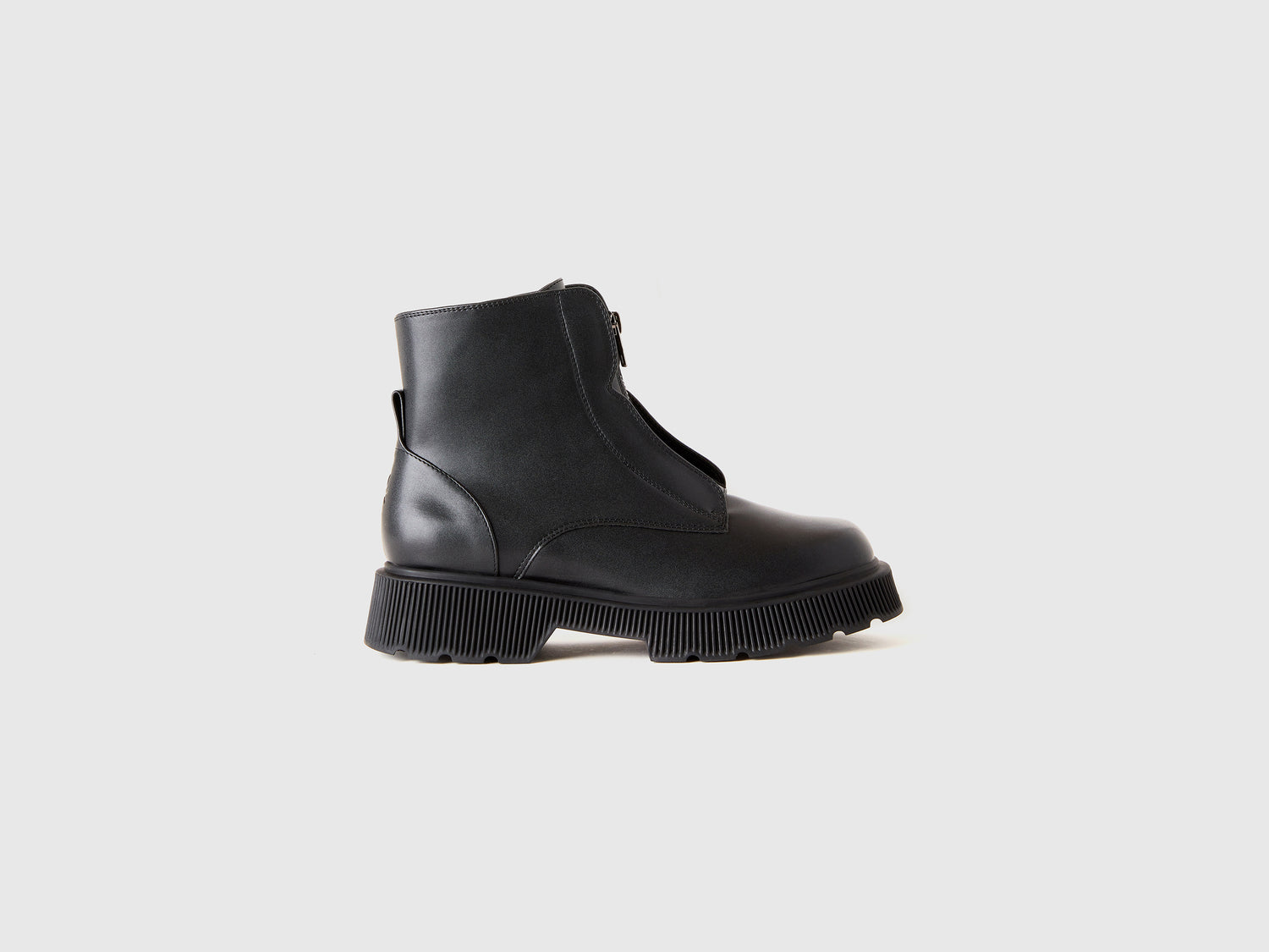 Anfibi con zip da donna nero | Benetton Outlet