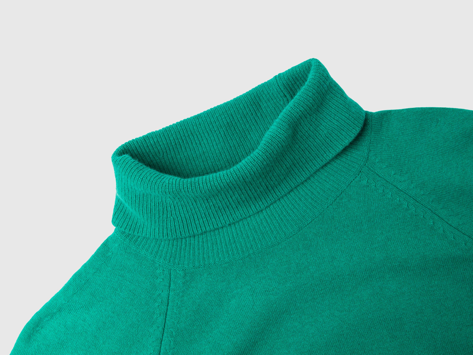 Maglione dolcevita acqua in misto lana e cashmere da donna verde 3 | Benetton Outlet