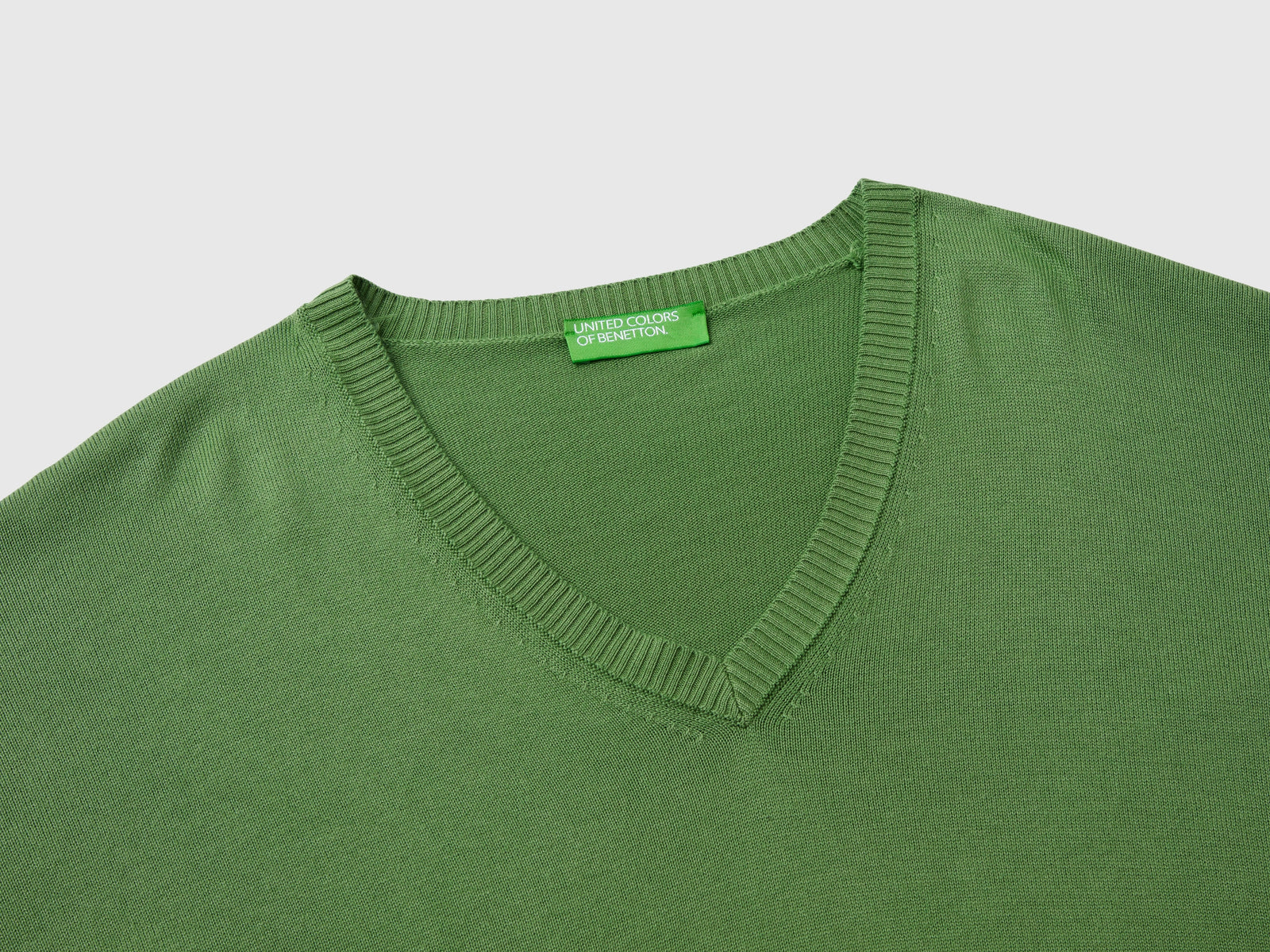 Maglia scollo a V in misto Modal da donna verde militare 3 | Benetton Outlet