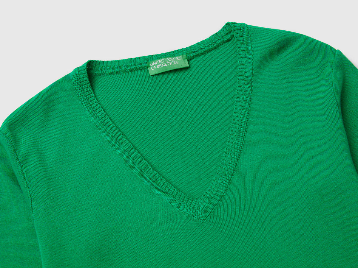 Maglia in puro cotone con scollo a V