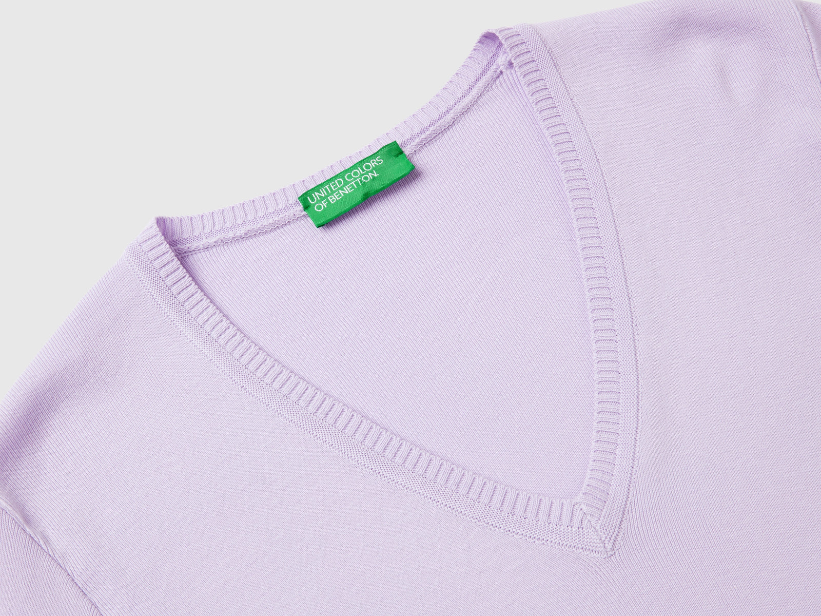 Maglia in puro cotone con scollo a V da donna lilla 3 | Benetton Outlet