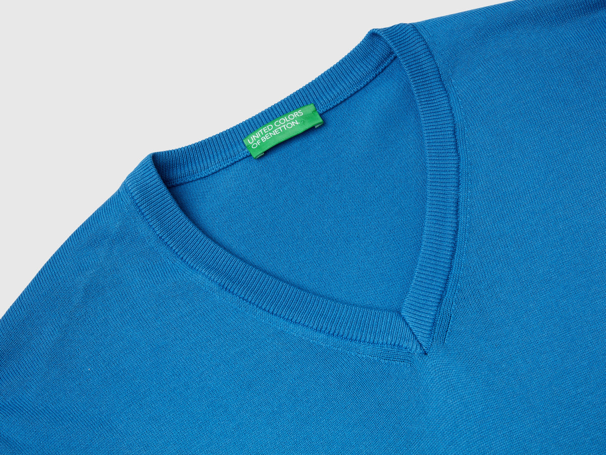 Maglia in puro cotone con scollo a V
