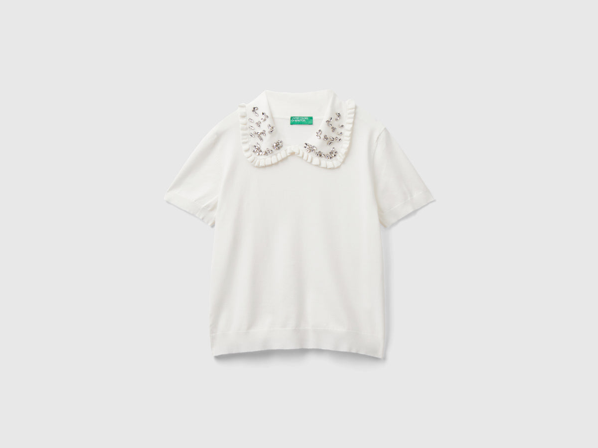 Maglia con strass sul colletto