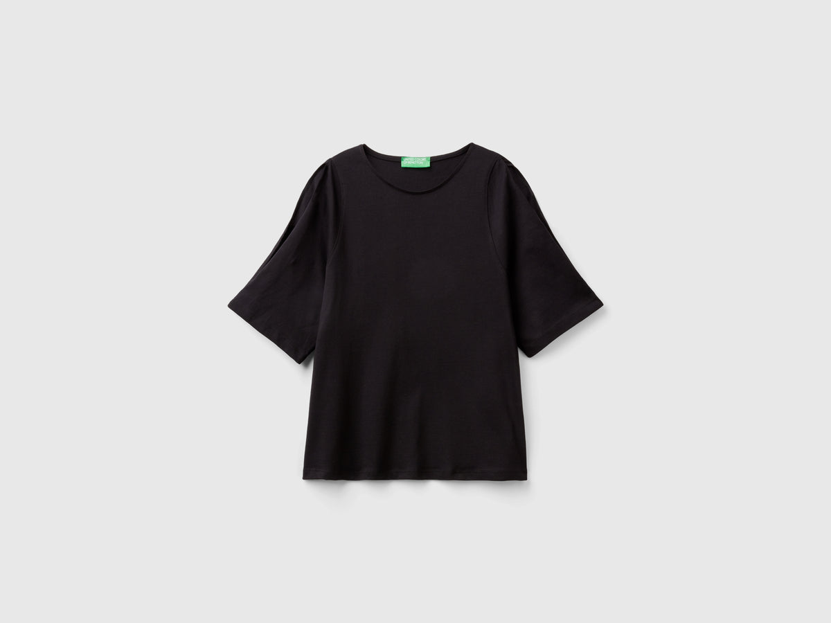 Maglietta con manica cut out