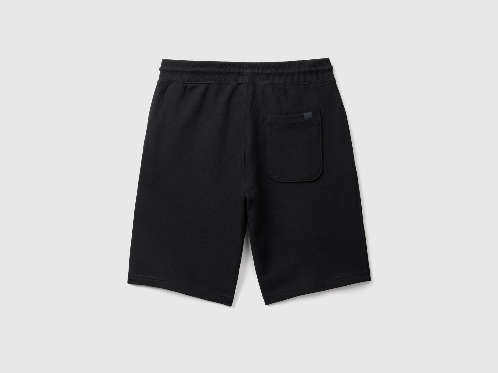 Bermuda in felpa 100% cotone da uomo nero 2 | Benetton Outlet