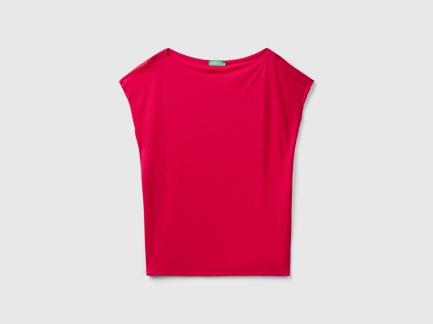 T-shirt manica corta in viscosa da donna rosso | Benetton Outlet
