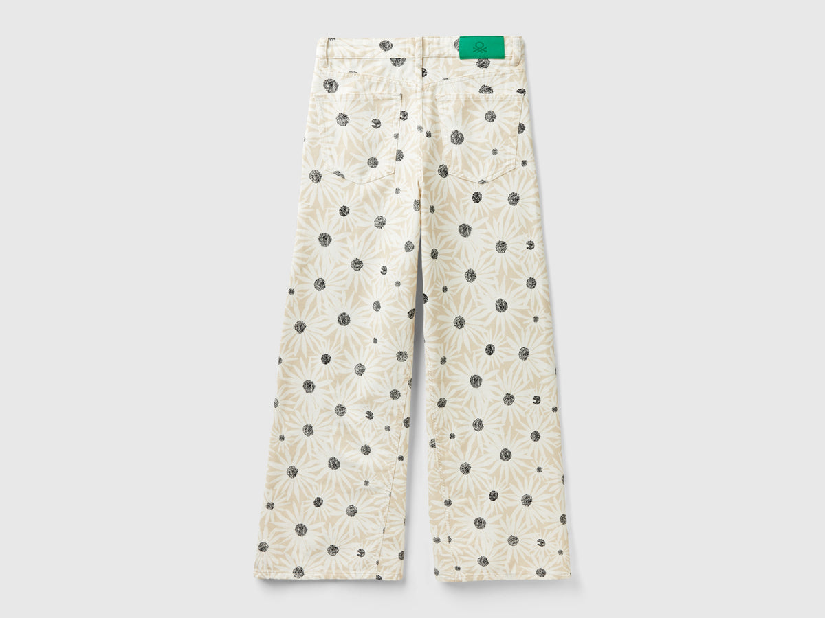Wide trousers with floral print
