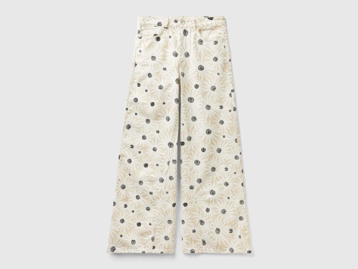 Wide trousers with floral print