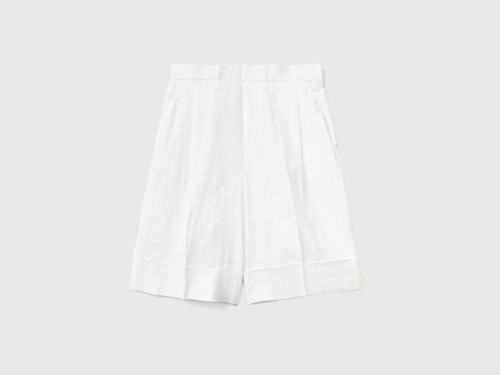 Bermuda 100% lino con risvolto da donna bianco | Benetton Outlet