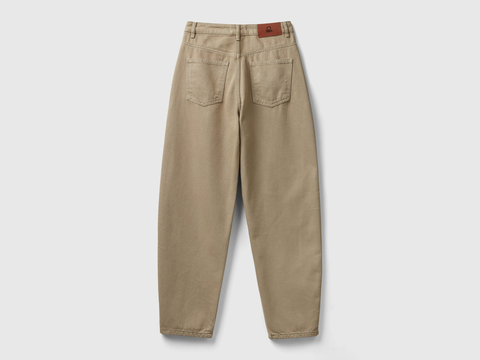 Pantaloni mom fit da donna verde militare 2 | Benetton Outlet
