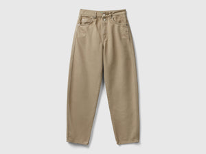 Pantaloni mom fit
