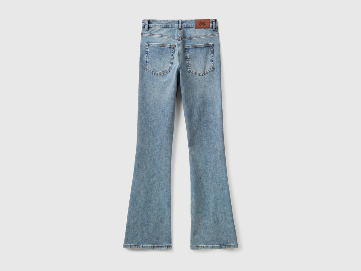 Jeans elasticizzati a zampa