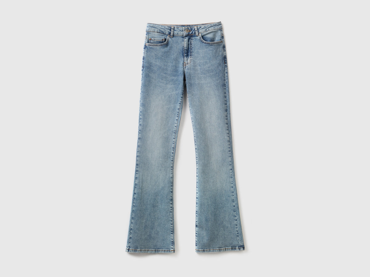 Jeans elasticizzati a zampa