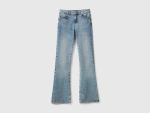 Jeans elasticizzati a zampa