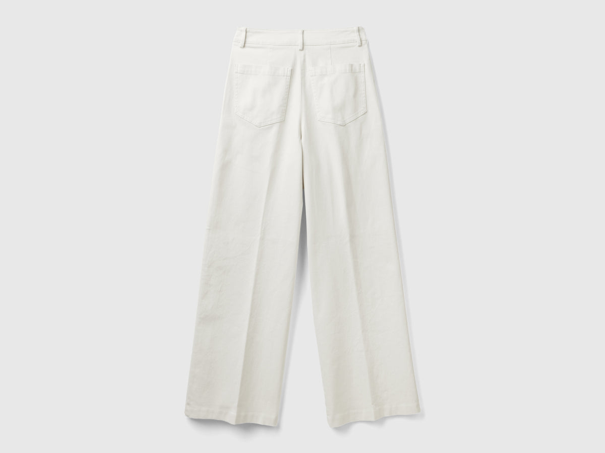 Pantaloni con gamba ampia