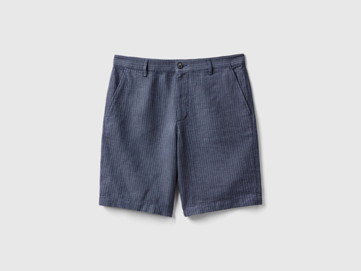 Shorts rigati in misto lino da uomo blu scuro | Benetton Outlet