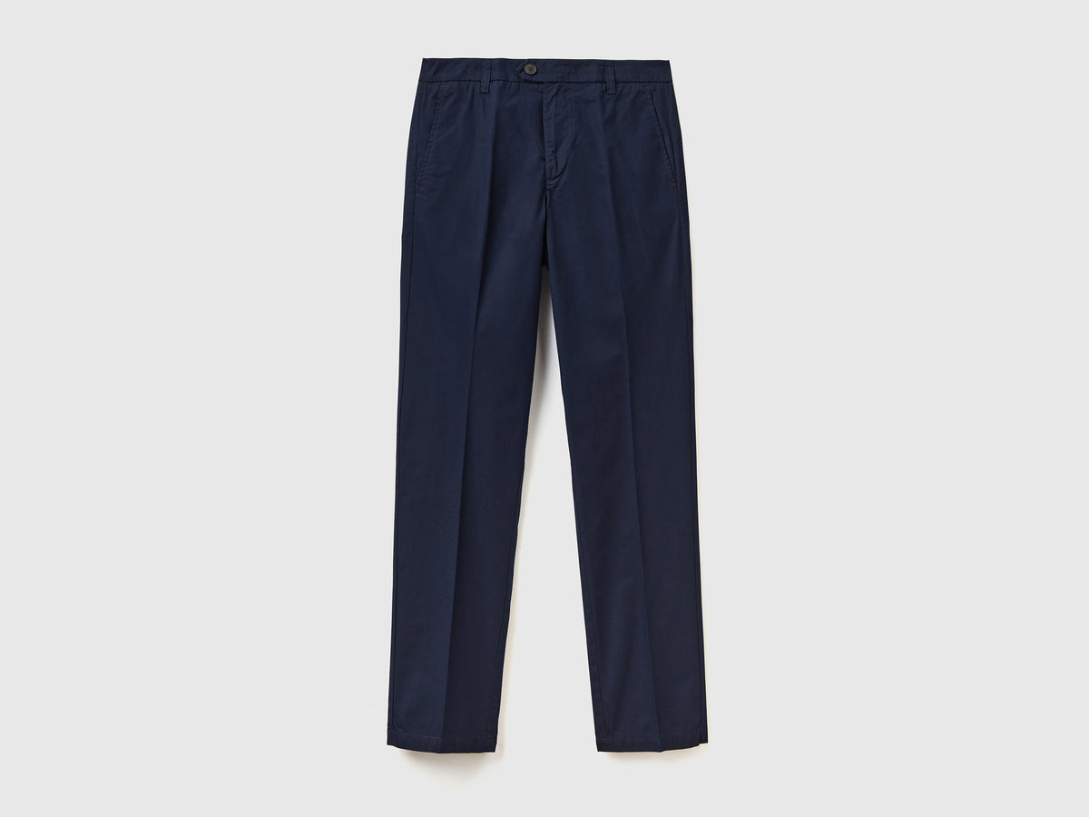 Pantalones chinos de corte entallado de algodón ligero