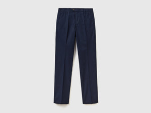 Pantalones chinos de corte entallado de algodón ligero