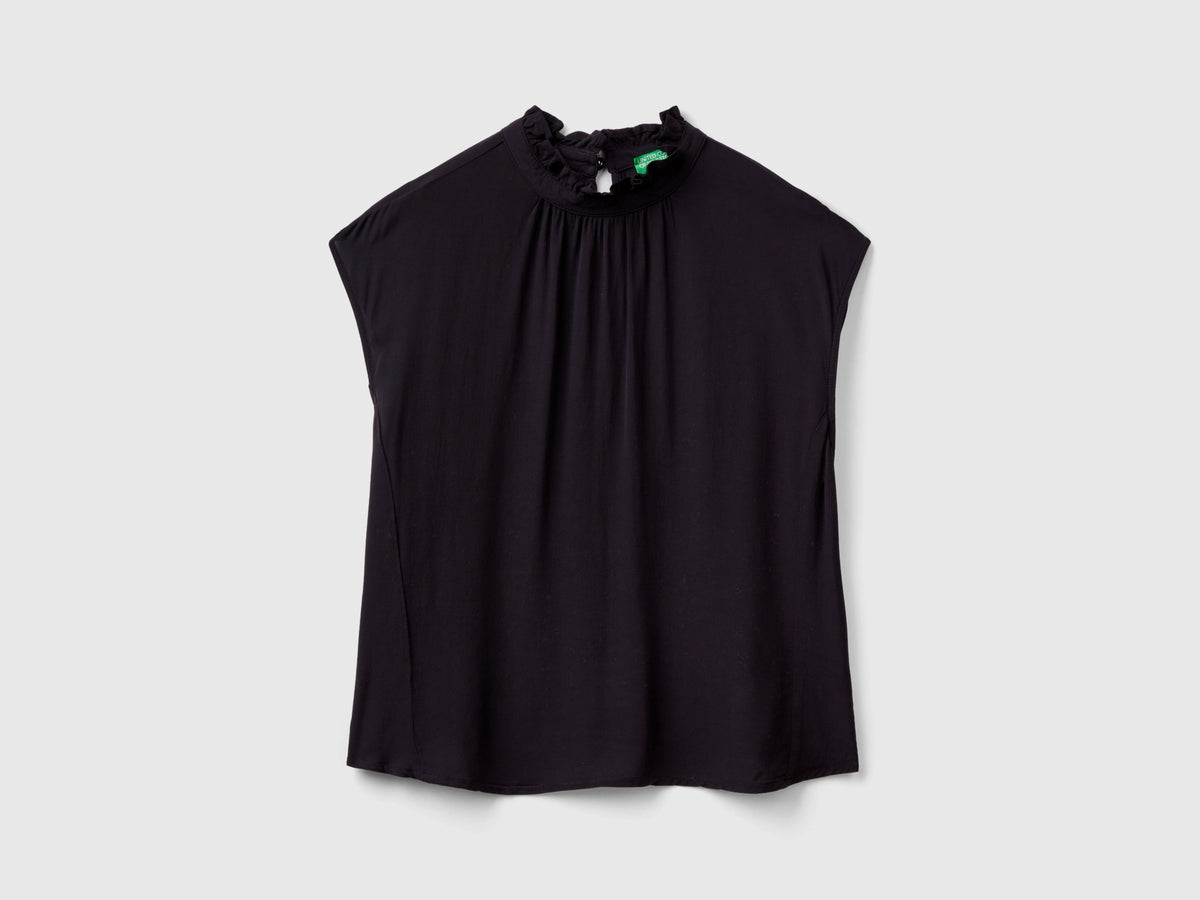 Blusa con rouches sul collo
