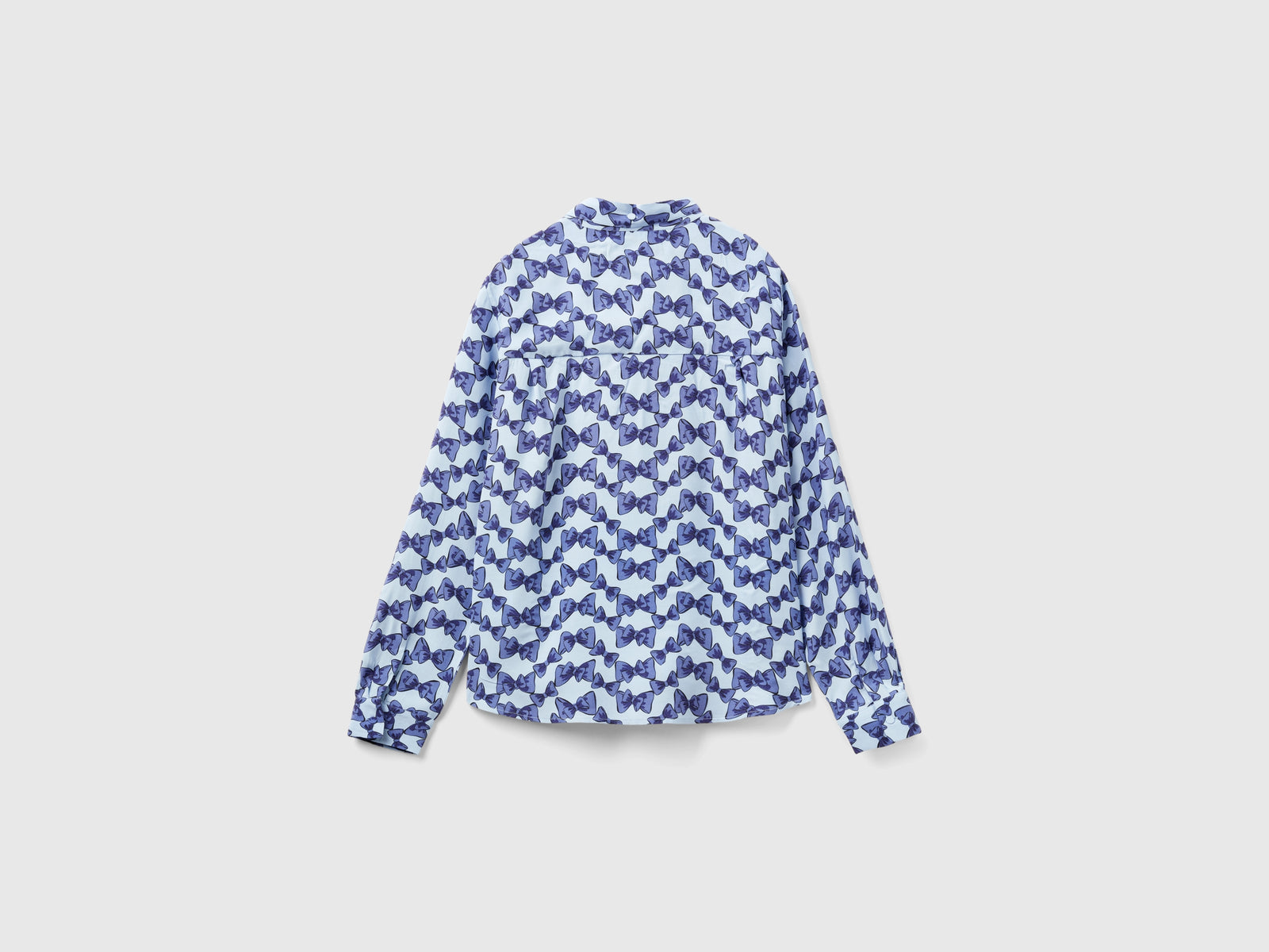 Camicia fluida con stampa fiocchi da donna celeste 2 | Benetton Outlet