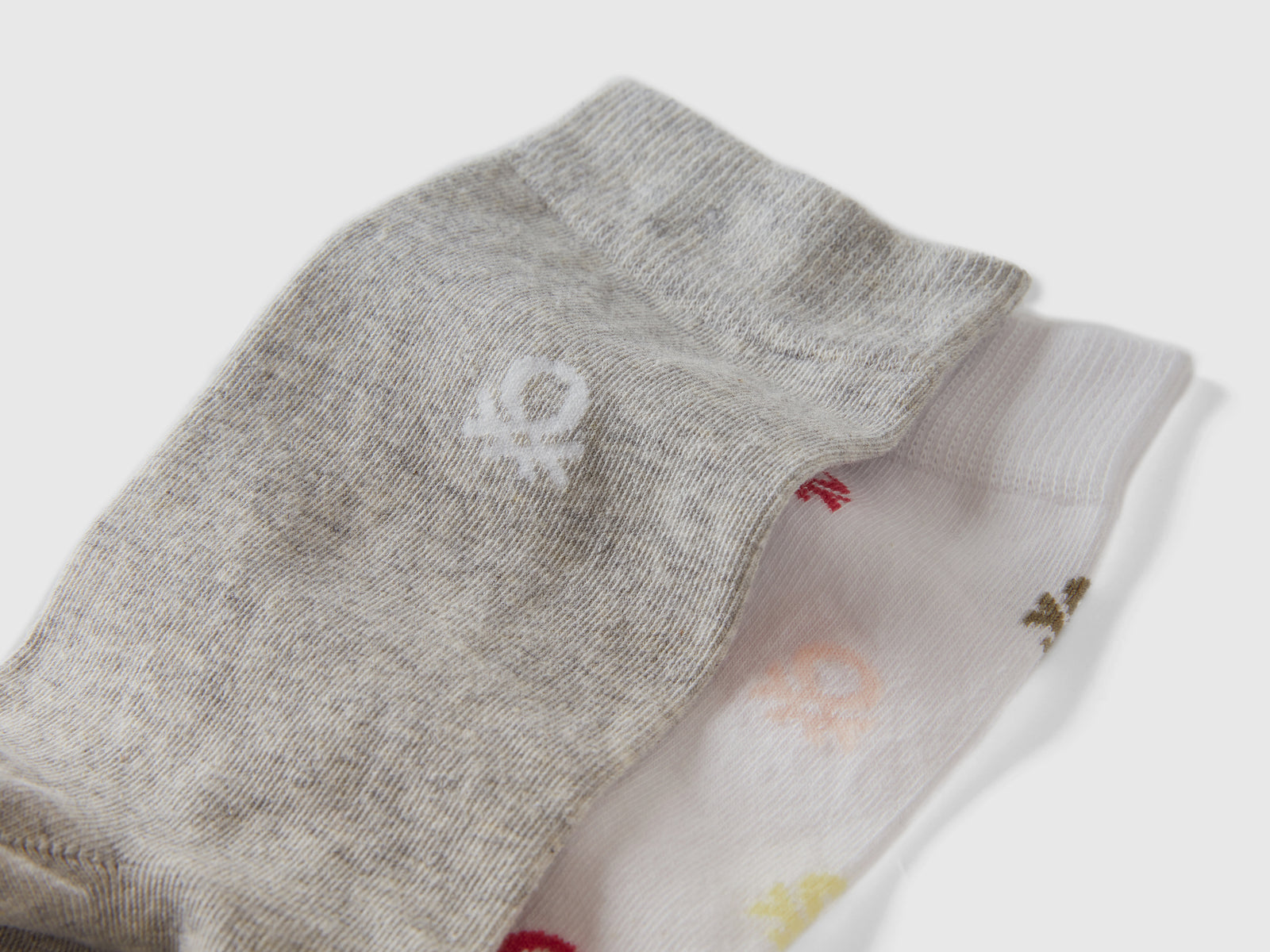 Due paia di calzini lunghi con loghi da uomo multi-color 2 | Benetton Outlet