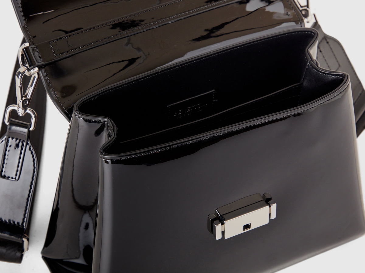 Borsa media in vernice lucida