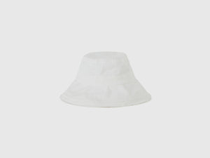 Cappello bianco stile pescatore