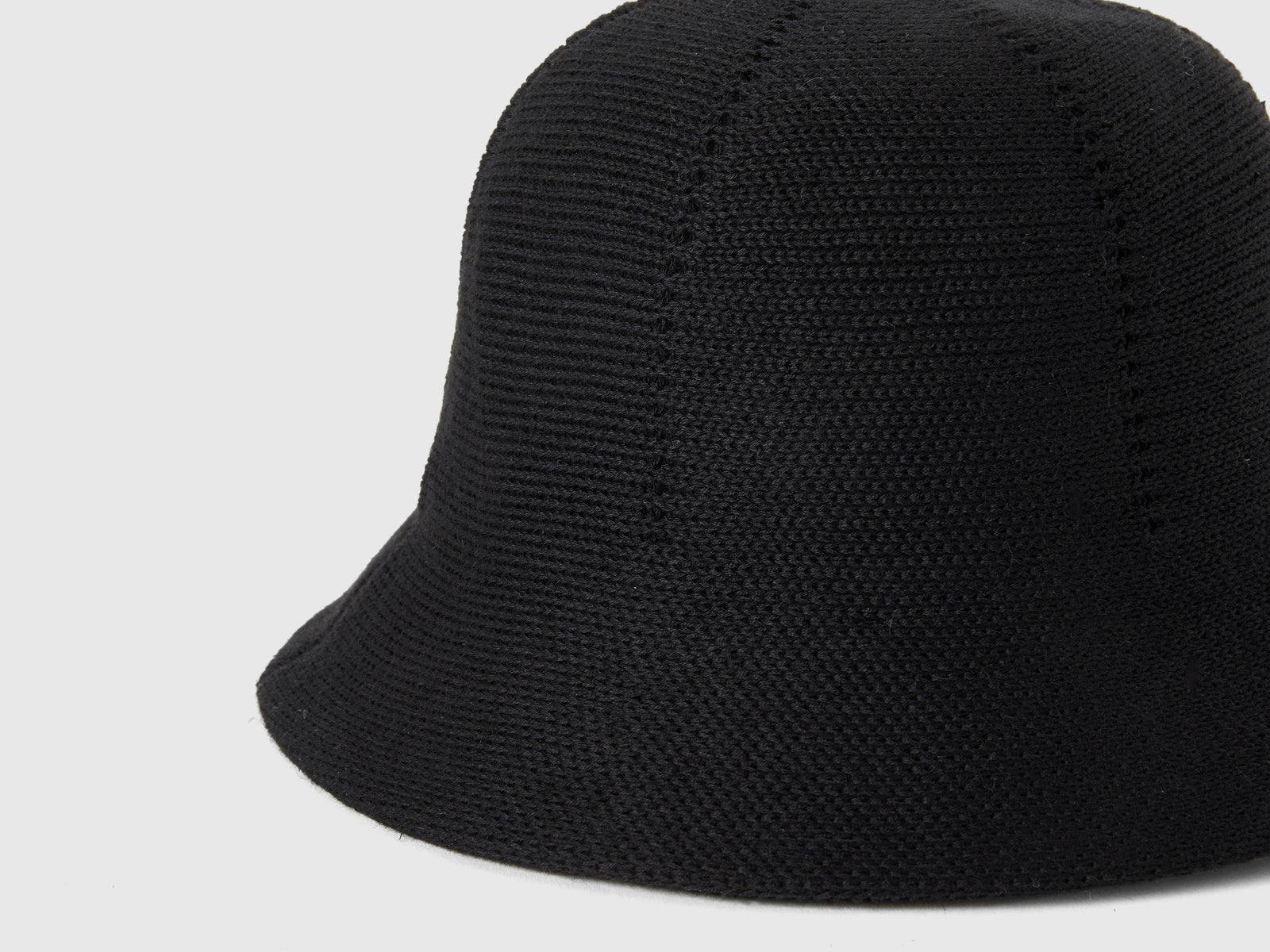 Cappello a campanella da donna nero 3 | Benetton Outlet