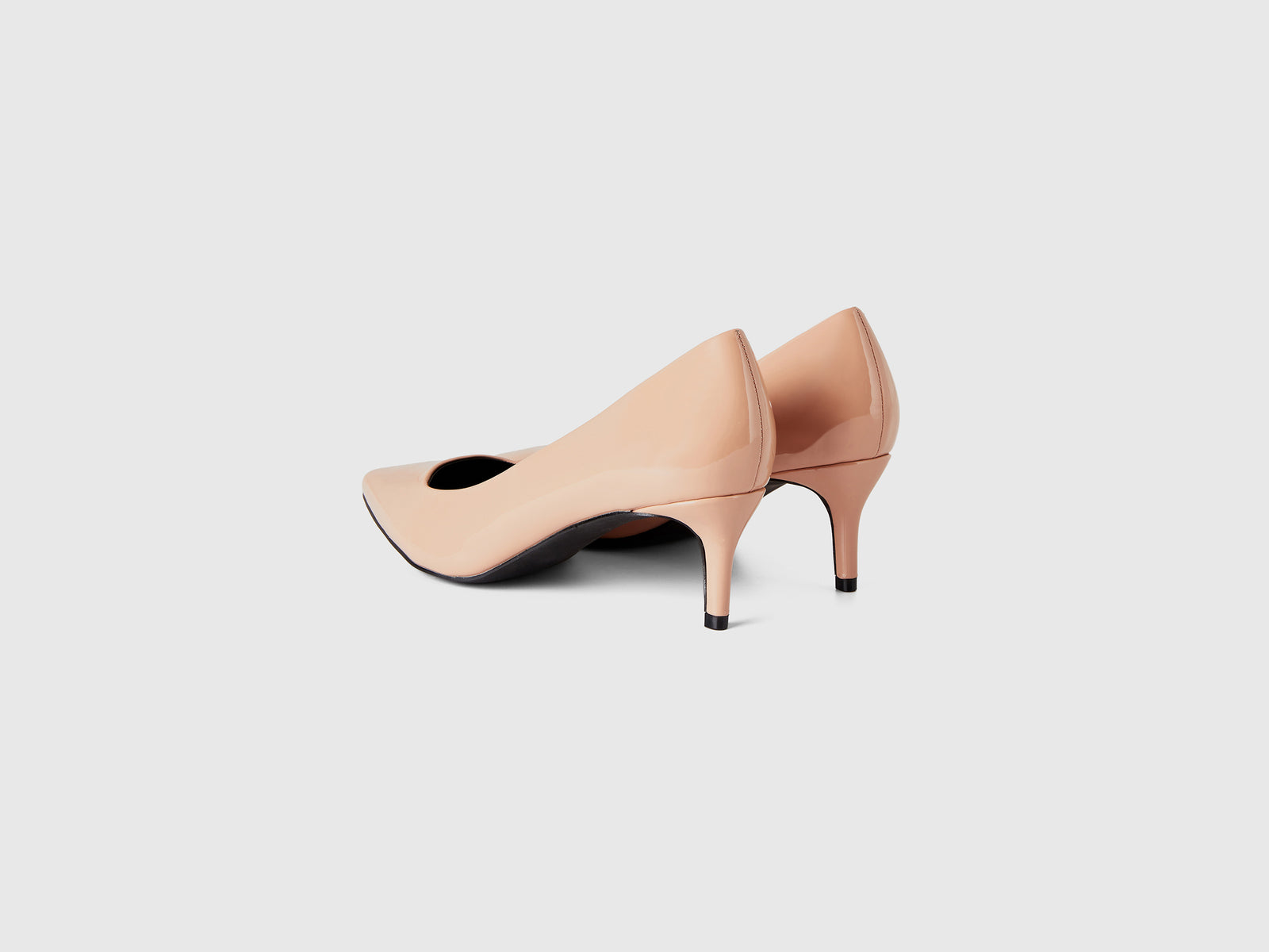 Decolleté con tacco in vernice da donna beige 2 | Benetton Outlet