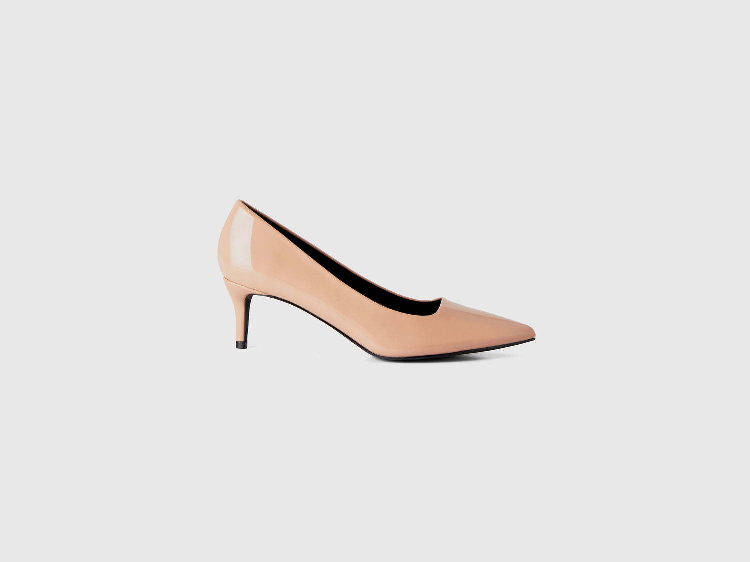 Decolleté con tacco in vernice da donna beige | Benetton Outlet