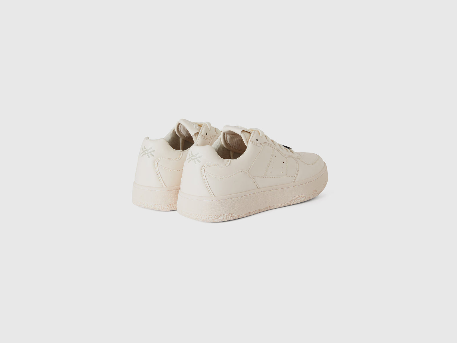 Sneakers basse da donna bianco panna 2 | Benetton Outlet