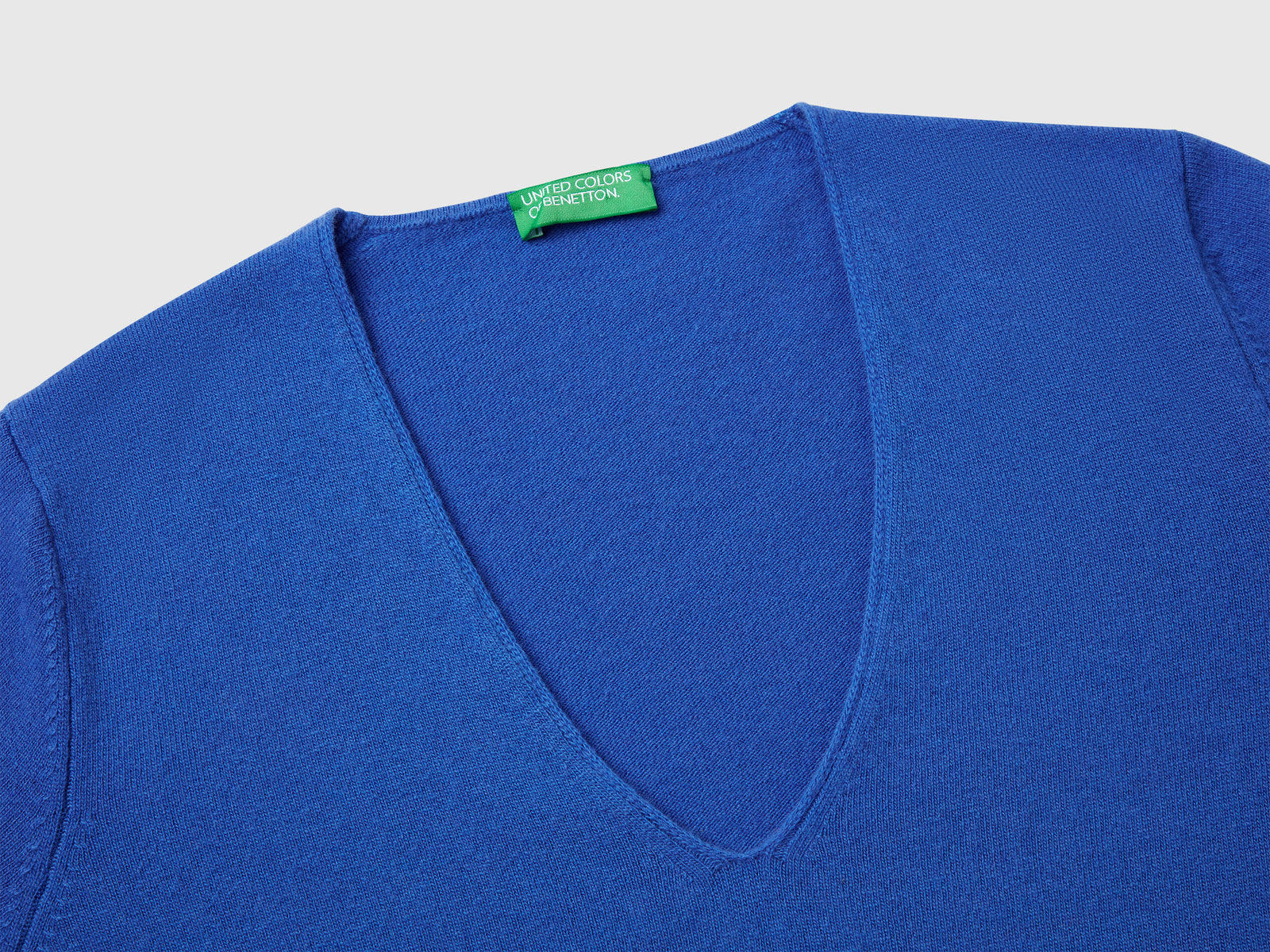 Maglione con scollo a V in pura lana Merino da donna bluette 3 | Benetton Outlet