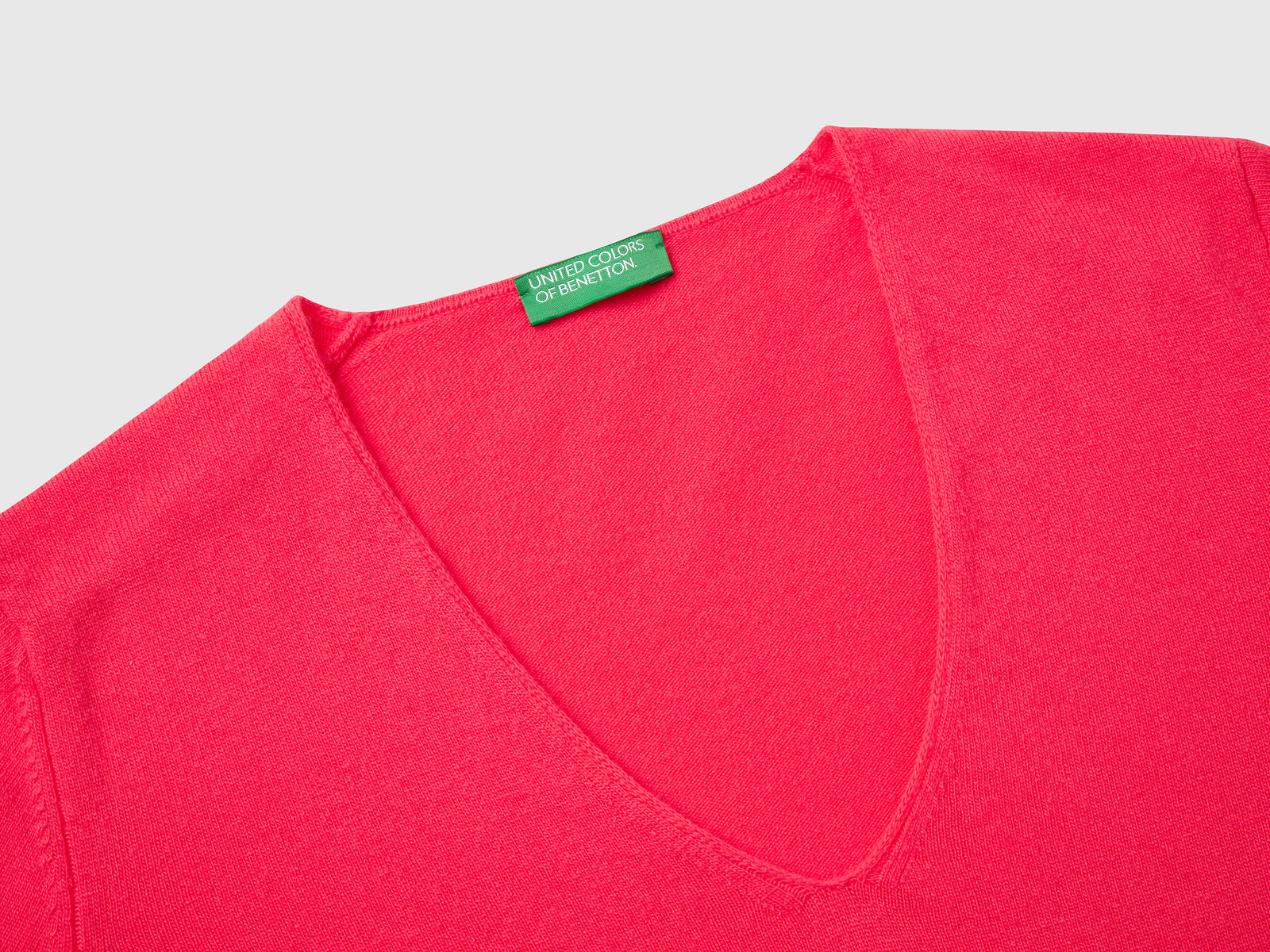 Maglione con scollo a V in pura lana Merino da donna ciclamino 3 | Benetton Outlet