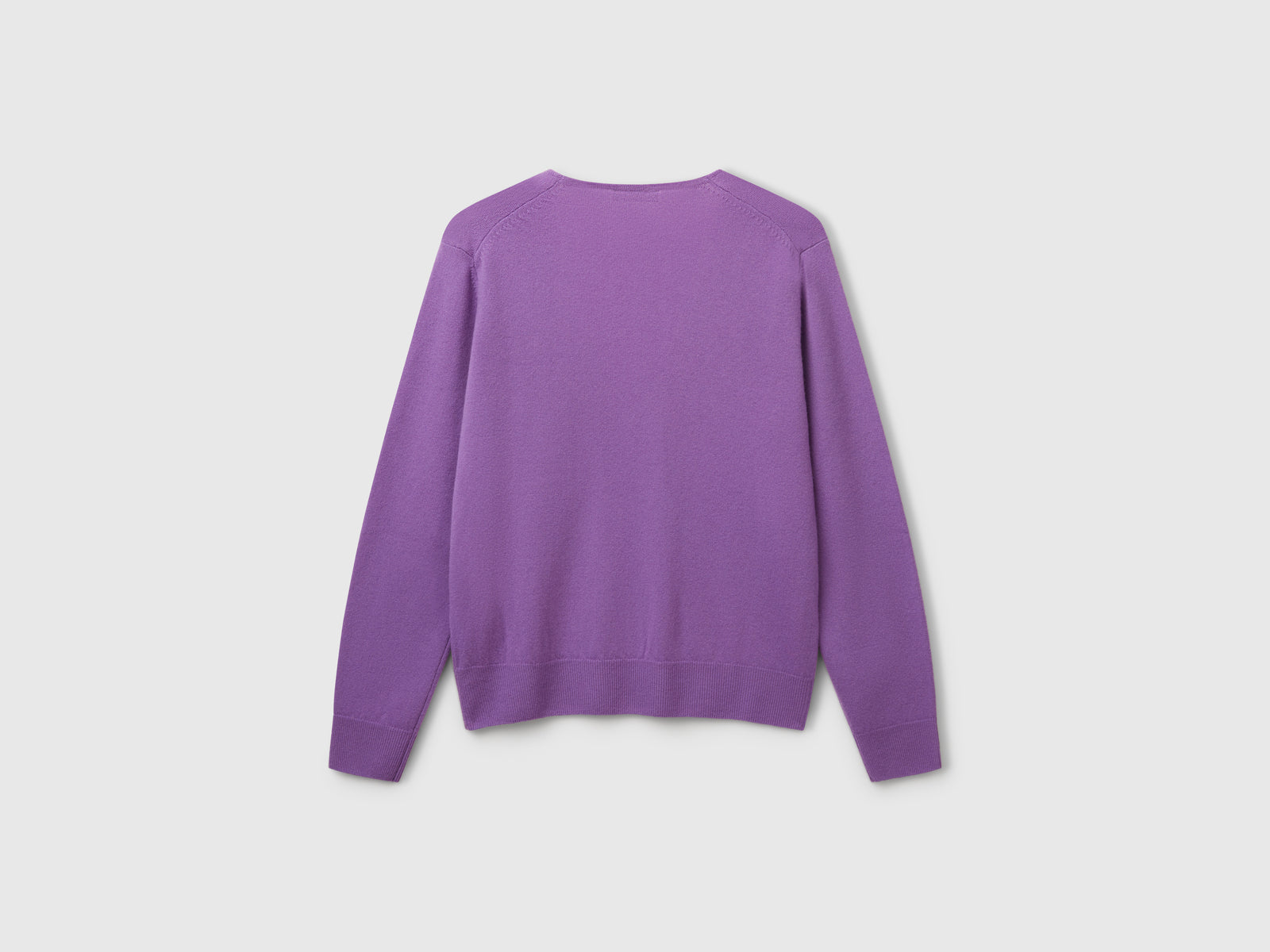 Maglione con scollo a V in pura lana Merino da donna viola 2 | Benetton Outlet
