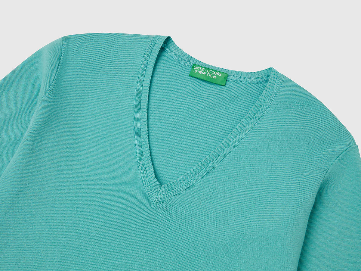 Maglia in puro cotone con scollo a V