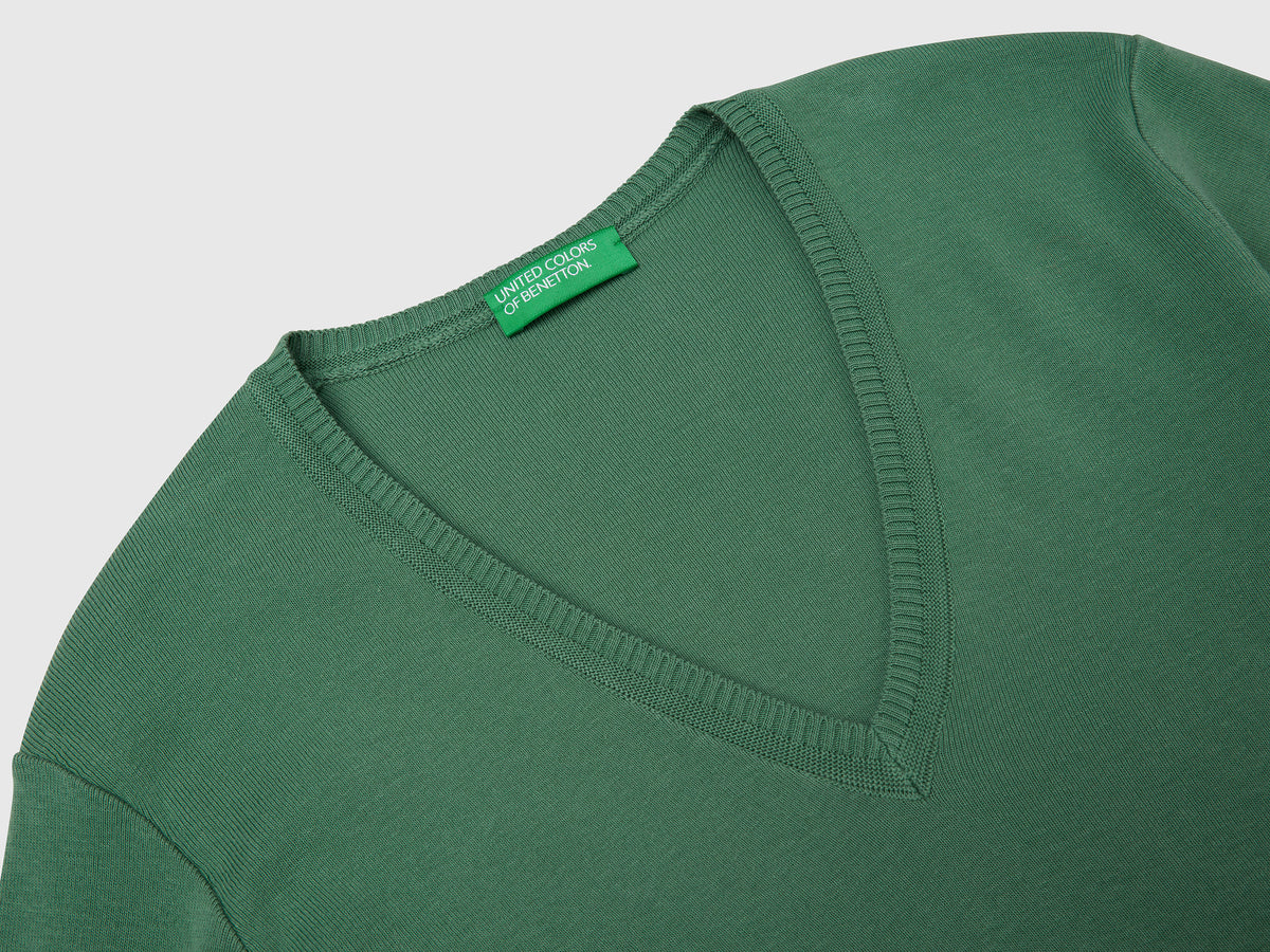 Maglia in puro cotone con scollo a V