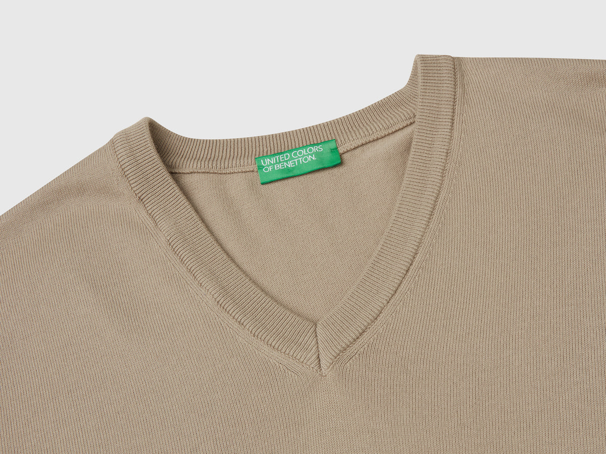 Maglia in puro cotone con scollo a V