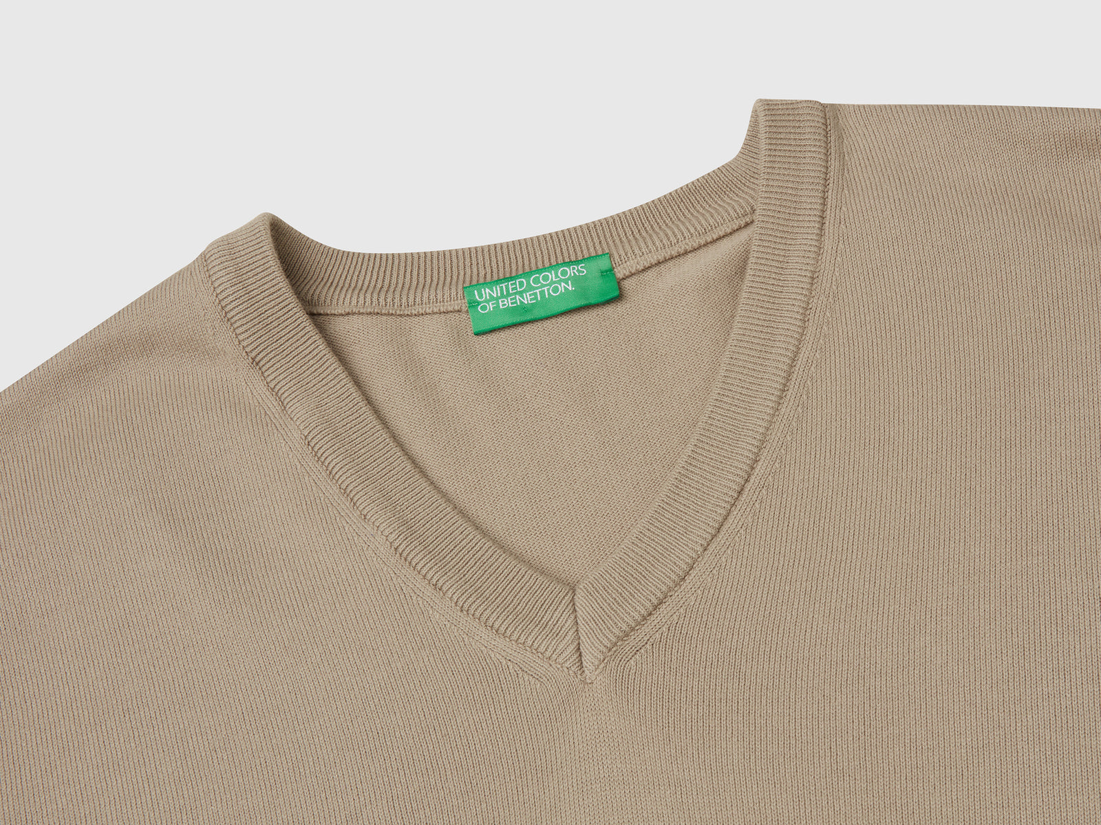 Maglia in puro cotone con scollo a V da uomo verde militare 3 | Benetton Outlet