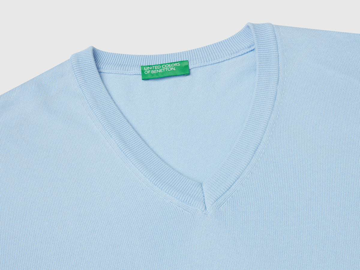 Maglia in puro cotone con scollo a V